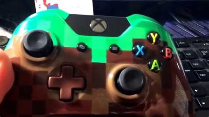 How to play minecraft with xbox one controller