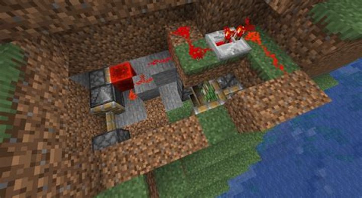 What can you do with redstone in minecraft